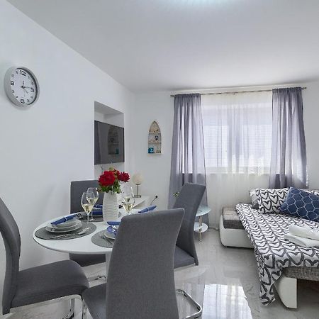 Studio Apartman Luka Pomer Exteriör bild