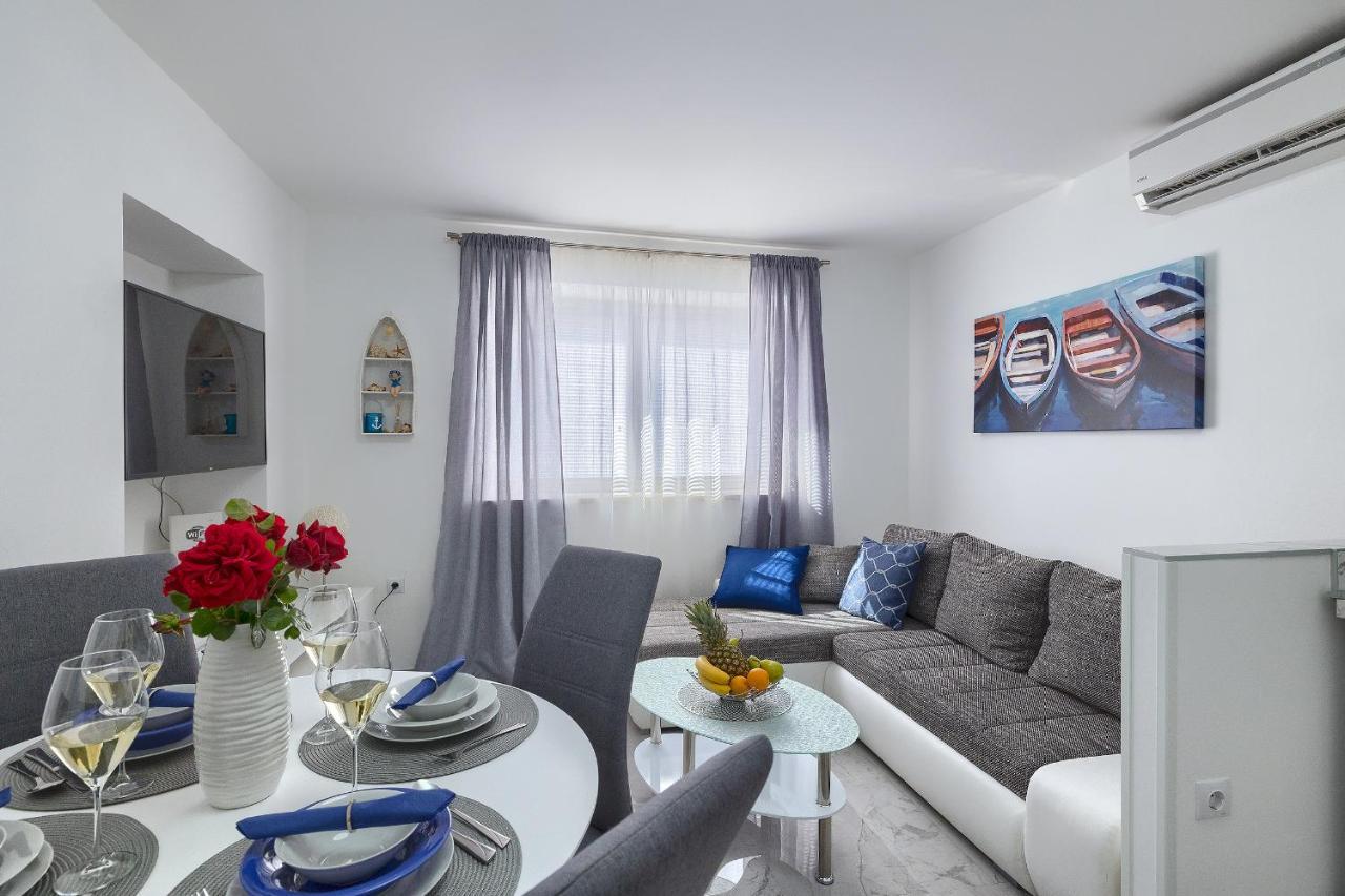 Studio Apartman Luka Pomer Exteriör bild