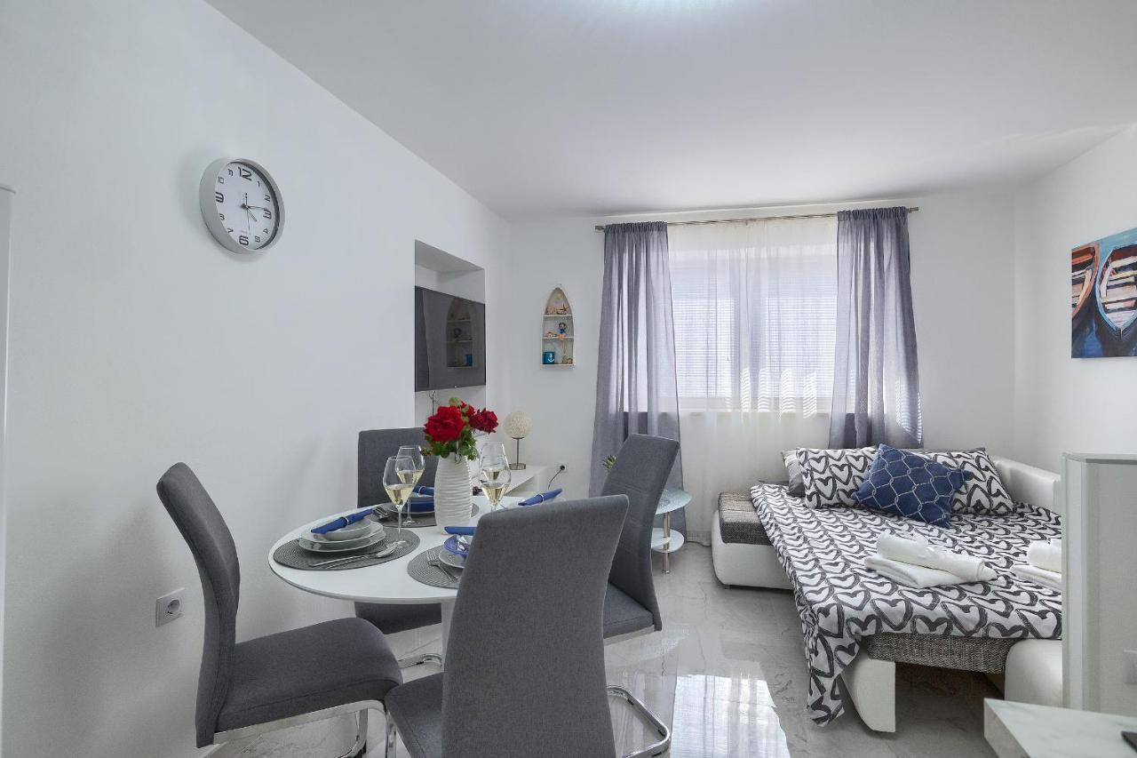 Studio Apartman Luka Pomer Exteriör bild