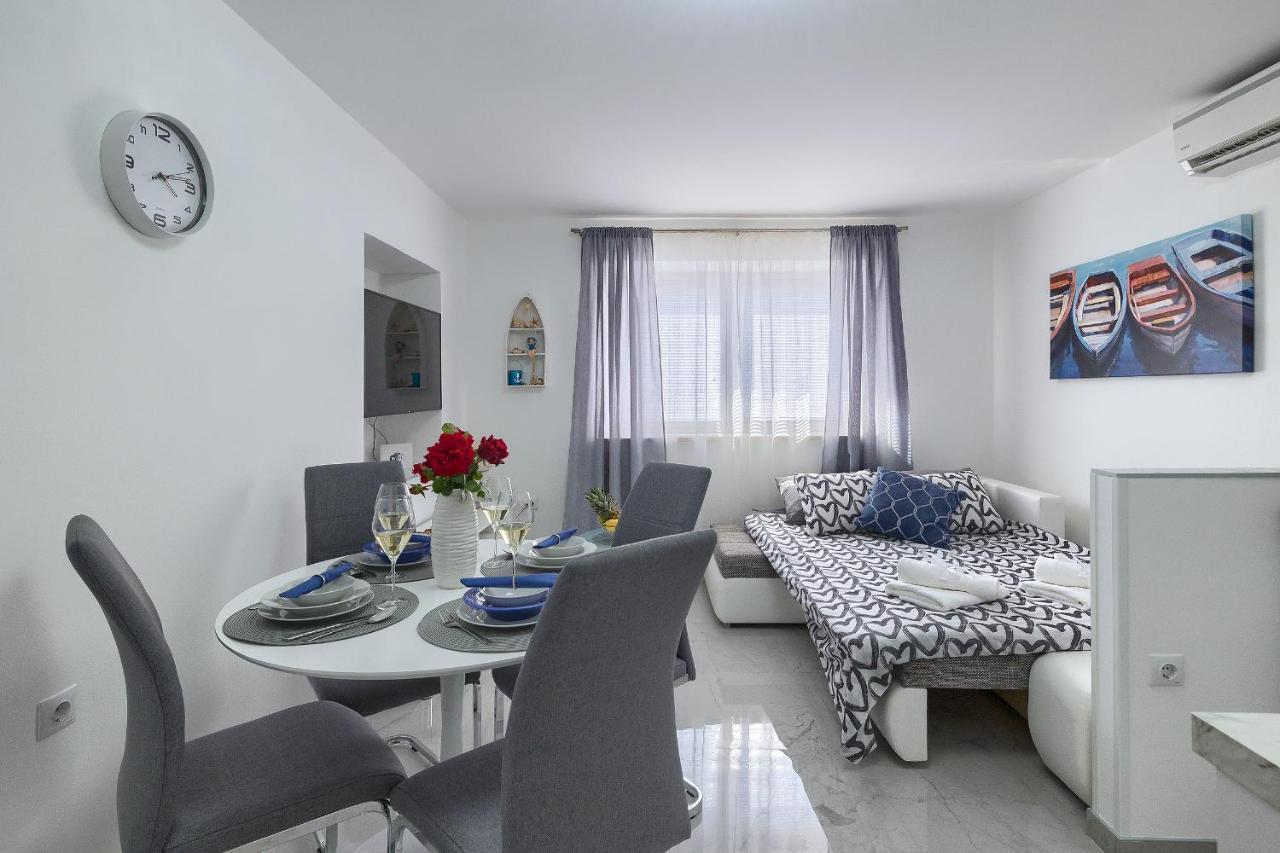 Studio Apartman Luka Pomer Exteriör bild