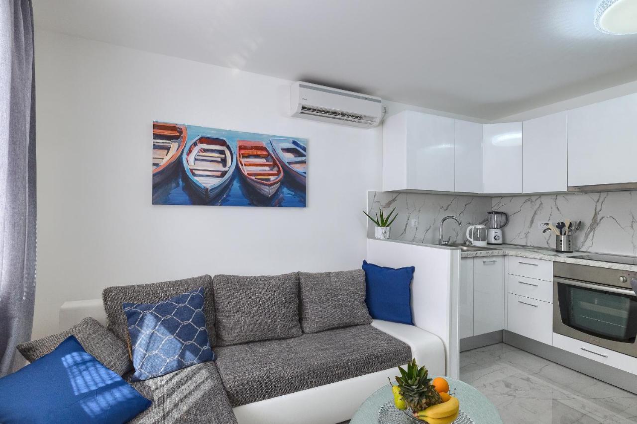 Studio Apartman Luka Pomer Exteriör bild