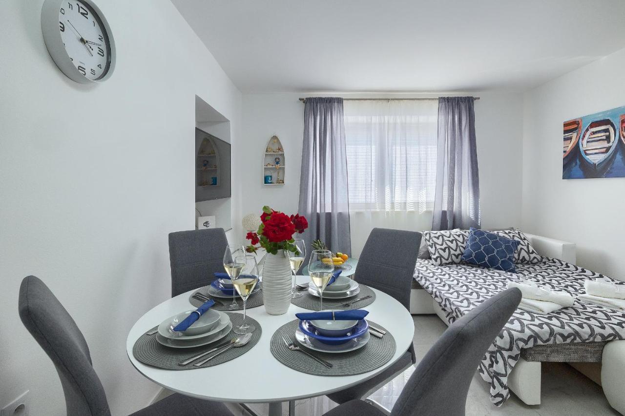 Studio Apartman Luka Pomer Exteriör bild