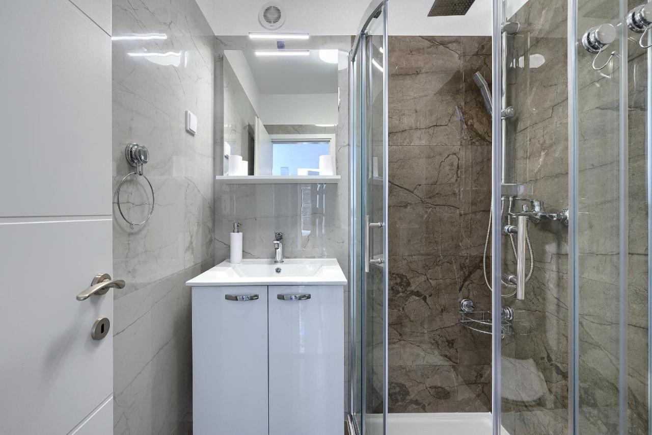 Studio Apartman Luka Pomer Exteriör bild