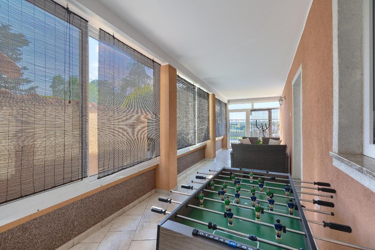 Studio Apartman Luka Pomer Exteriör bild